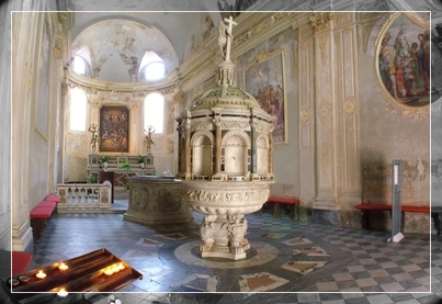 interno del Battistero del Duomo di Pietrasanta